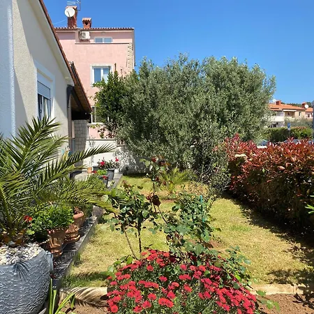 Summer House Пула