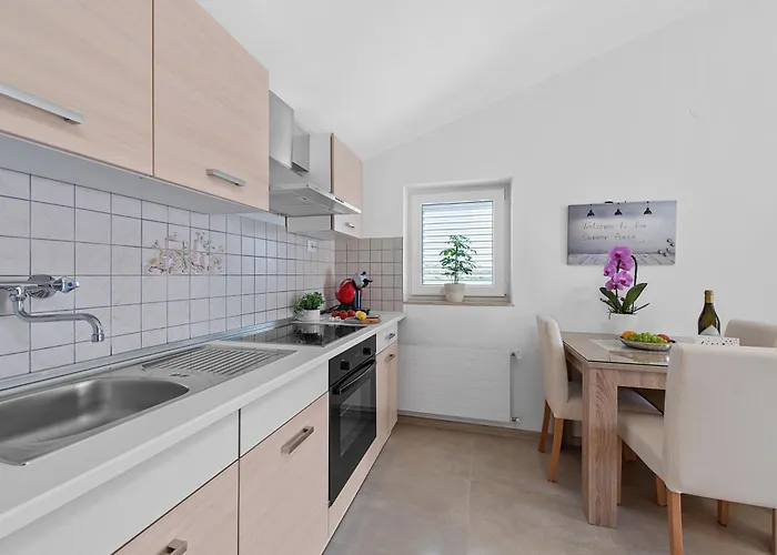 Summer House Пула