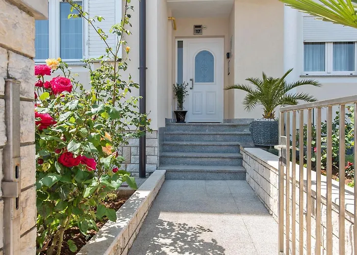 Summer House Пула