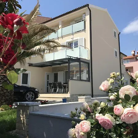 Summer House Daire Pula