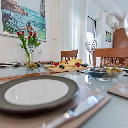 Summer House 아파트 풀라