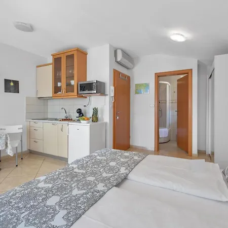 아파트 Summer House 풀라