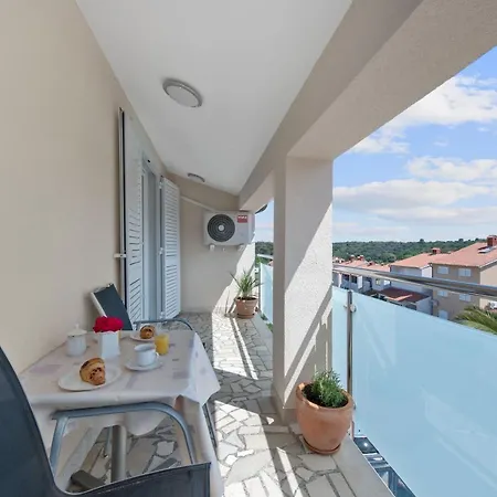 아파트 Summer House 풀라