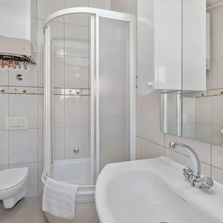 Summer House 아파트 풀라