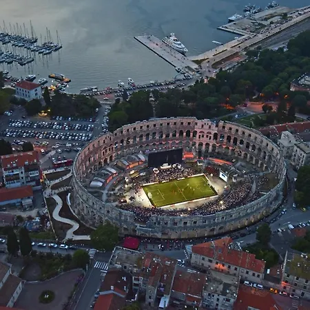 Apartment Summer House Pula