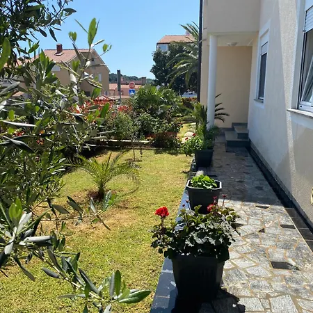 Summer House Apartman *